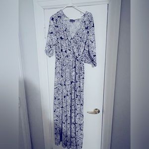 Black & White Floral Stunner